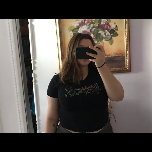 Cute black crop top - Picture 1 of 3